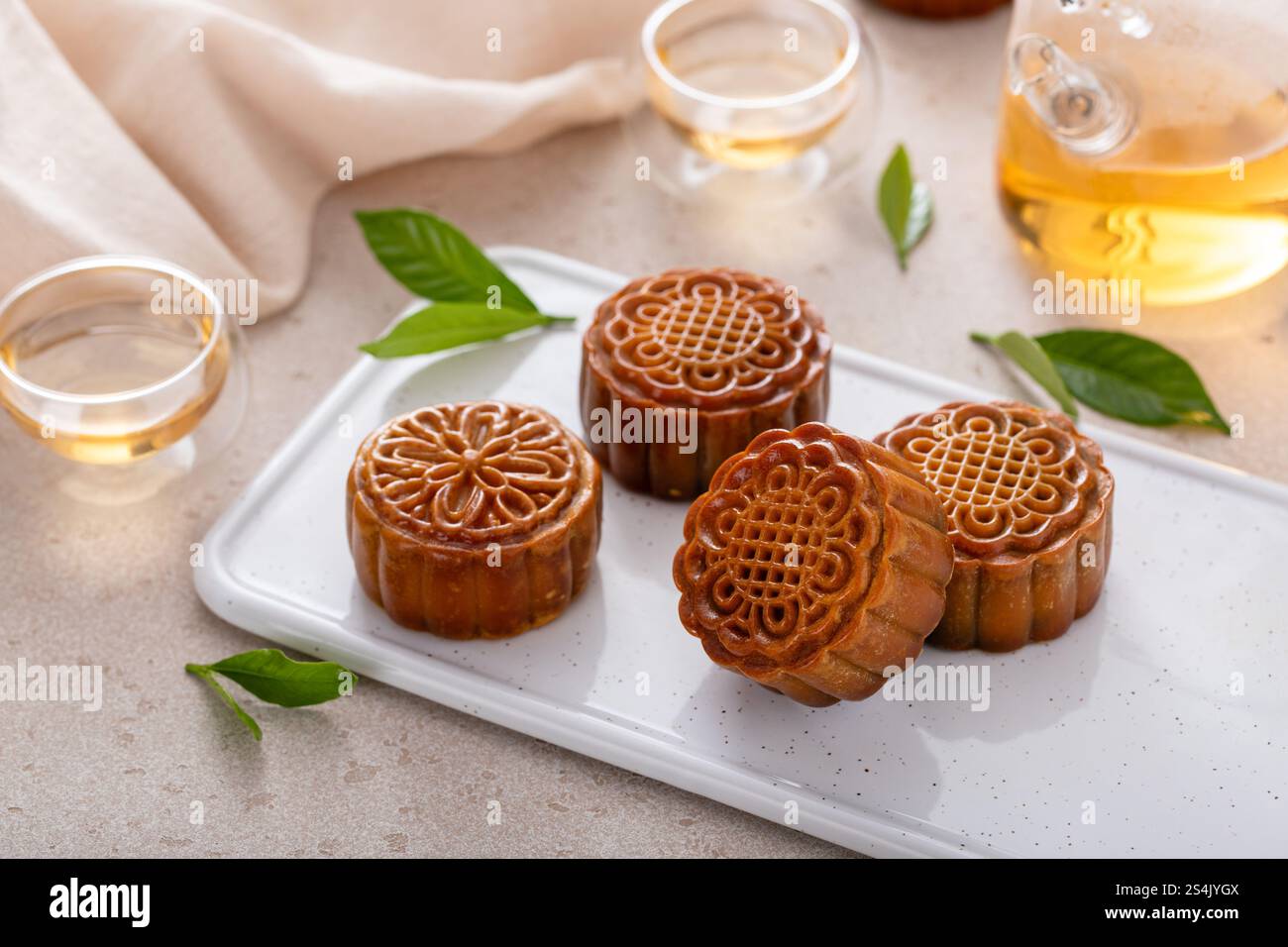 Vue rapprochée de beaux gâteaux de lune sur une assiette, symbolisant le festival de mi-automne Banque D'Images