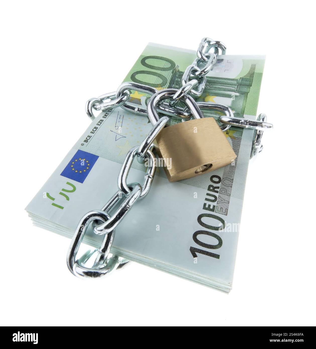 Billets en euros avec serrure et chaîne. Pile d'argent pour la sécurité et l'investissement Banque D'Images