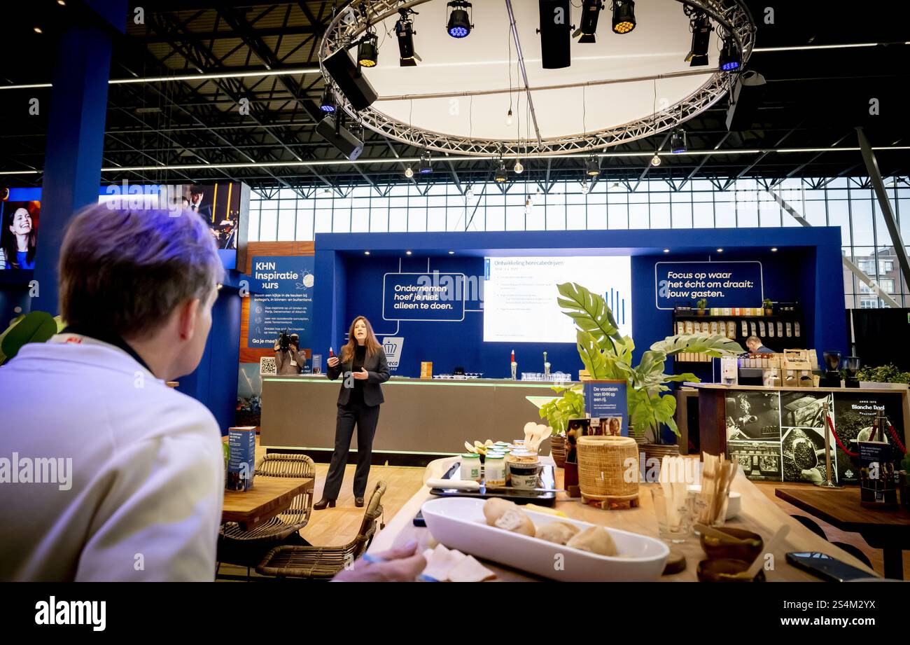 AMSTERDAM - la présidente Marijke Vuik de Koninklijke Horeca Nederland (KHN) donnera une conférence de presse avant l'ouverture du Horecava. Vuik annoncera entre autres les chiffres actuels et présentera les nouveaux développements dans le secteur de l’hôtellerie. ANP ROBIN UTRECHT pays-bas Out - belgique Out Banque D'Images
