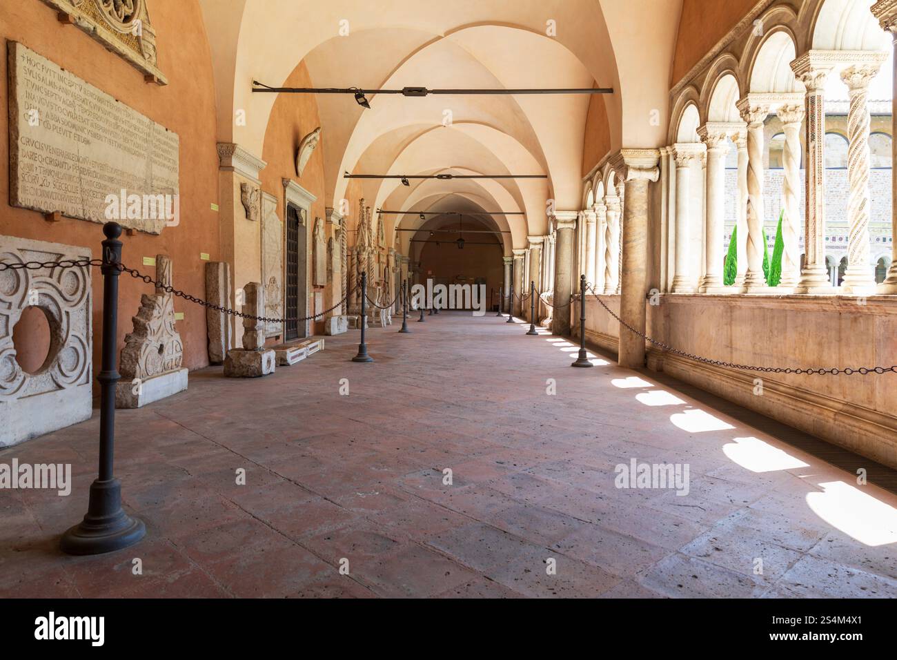 Chiostro Lateranense / Cloître du Latran, Rome, Italie. Banque D'Images