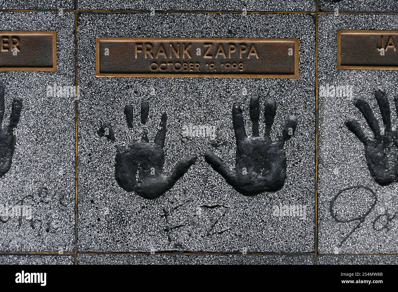 Empreintes de Frank Zappa sur la promenade rock à l'entrée du Guitar Center Music Store sur Sunset Boulevard, Hollywood, Los Angeles, Californie, U. Banque D'Images