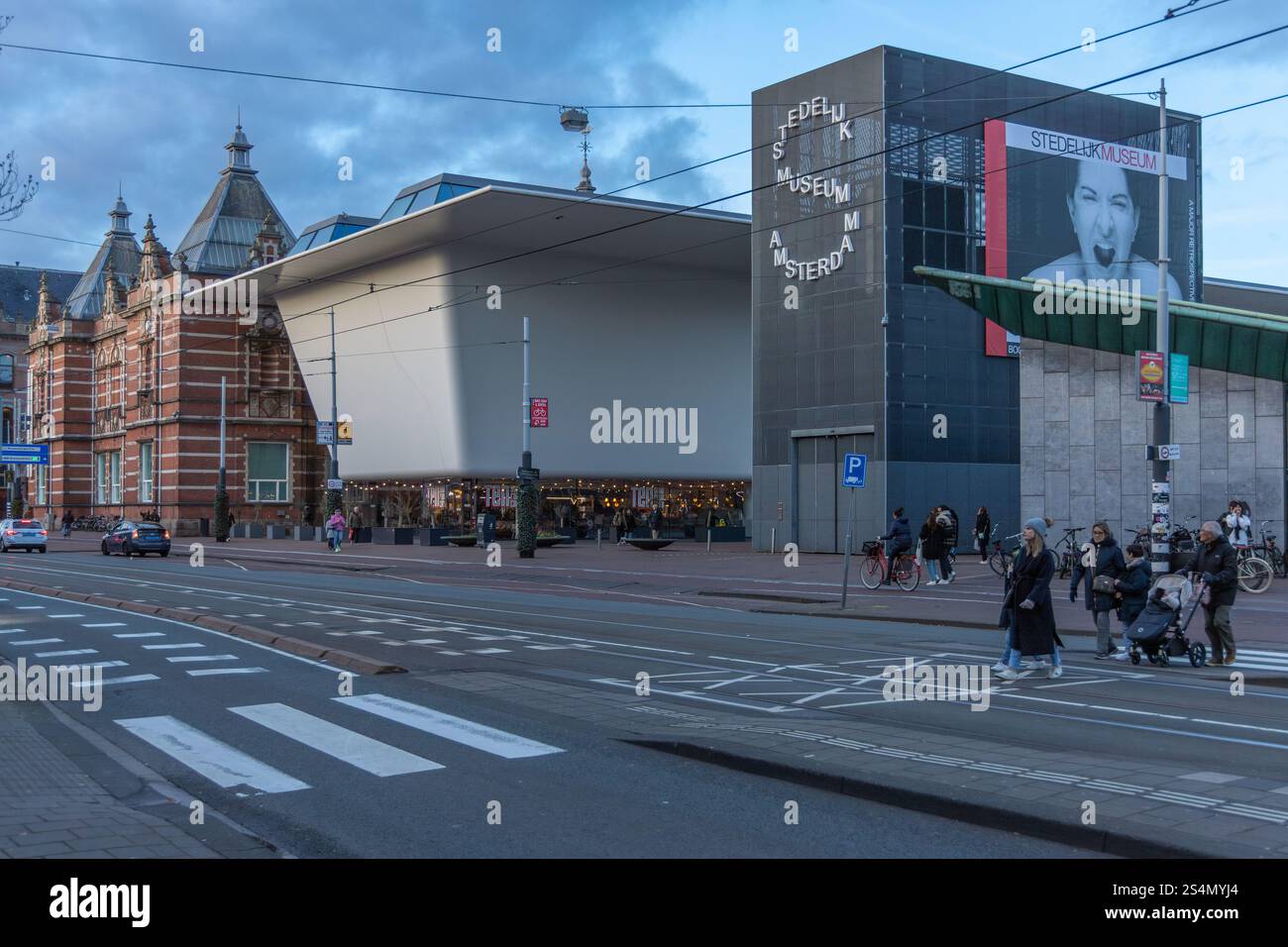 Amsterdam, pays-Bas. 16 mars 2024. Bâtiment du musée Stedelijk. Le Stedelijk Museum Amsterdam est un musée à Amsterdam pour le moderne et le mépris Banque D'Images