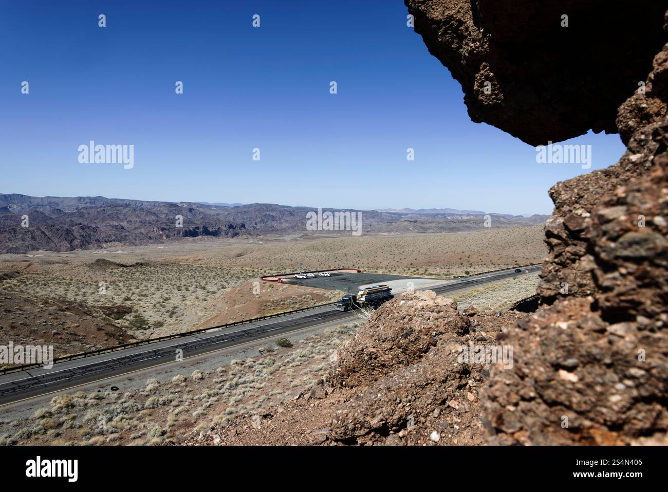I-93 et Willow Beach en direction du sud point de vue panoramique par White Hills en Arizona et dans le désert de Mojave du Nevada. Vu du point de vue panoramique nord de Willow Beach. Banque D'Images