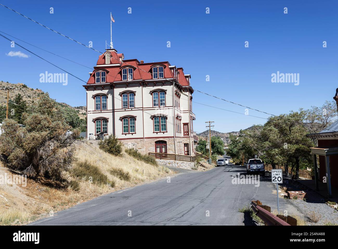 Historic Fourth Ward School, style second Empire, école publique couverte de Mansard maintenant un musée dans le quartier historique des États-Unis de Virginia City, Nevada Banque D'Images