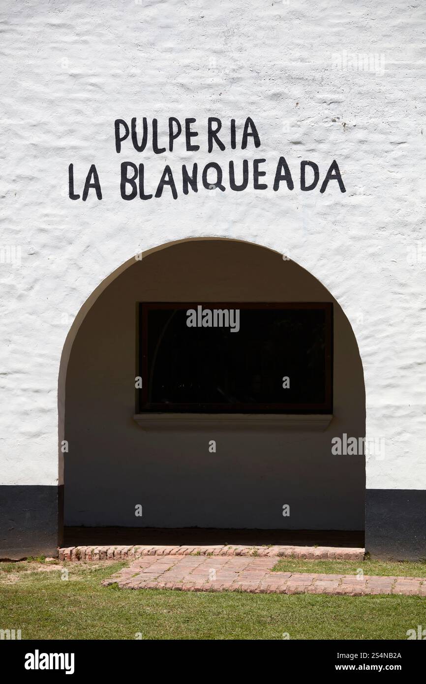 Une arche de l'antique Pulperia Bar 'la Blanqueada' à San Antonio de Areco, province de Buenos Aires, Argentine. Banque D'Images