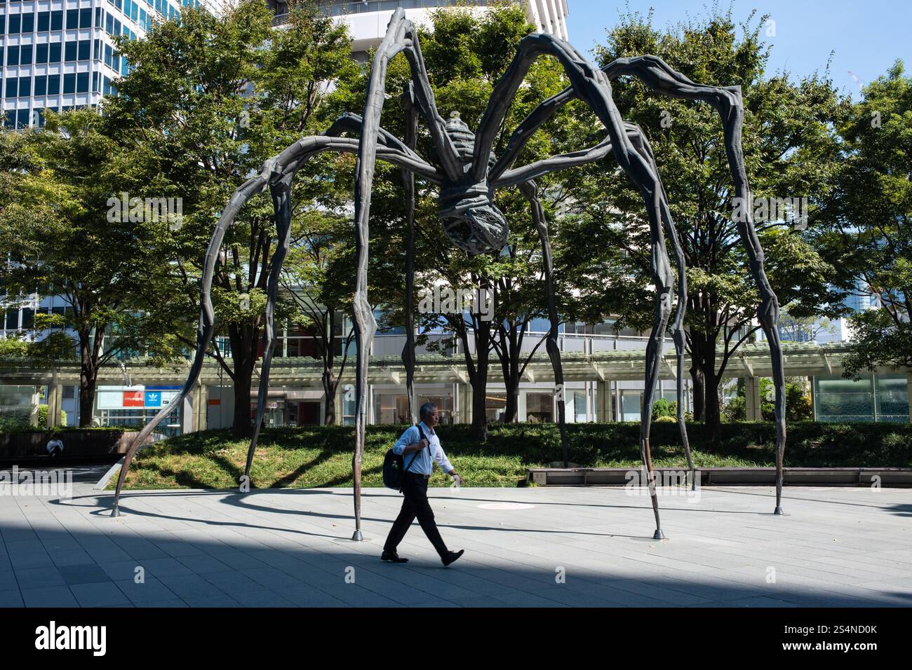 Sculpture d'araignée Louise Bourgeois Maman au pied de la tour Mori à Tokyo Midtown Garden Terrace Roppongi à Tokyo Japon Banque D'Images
