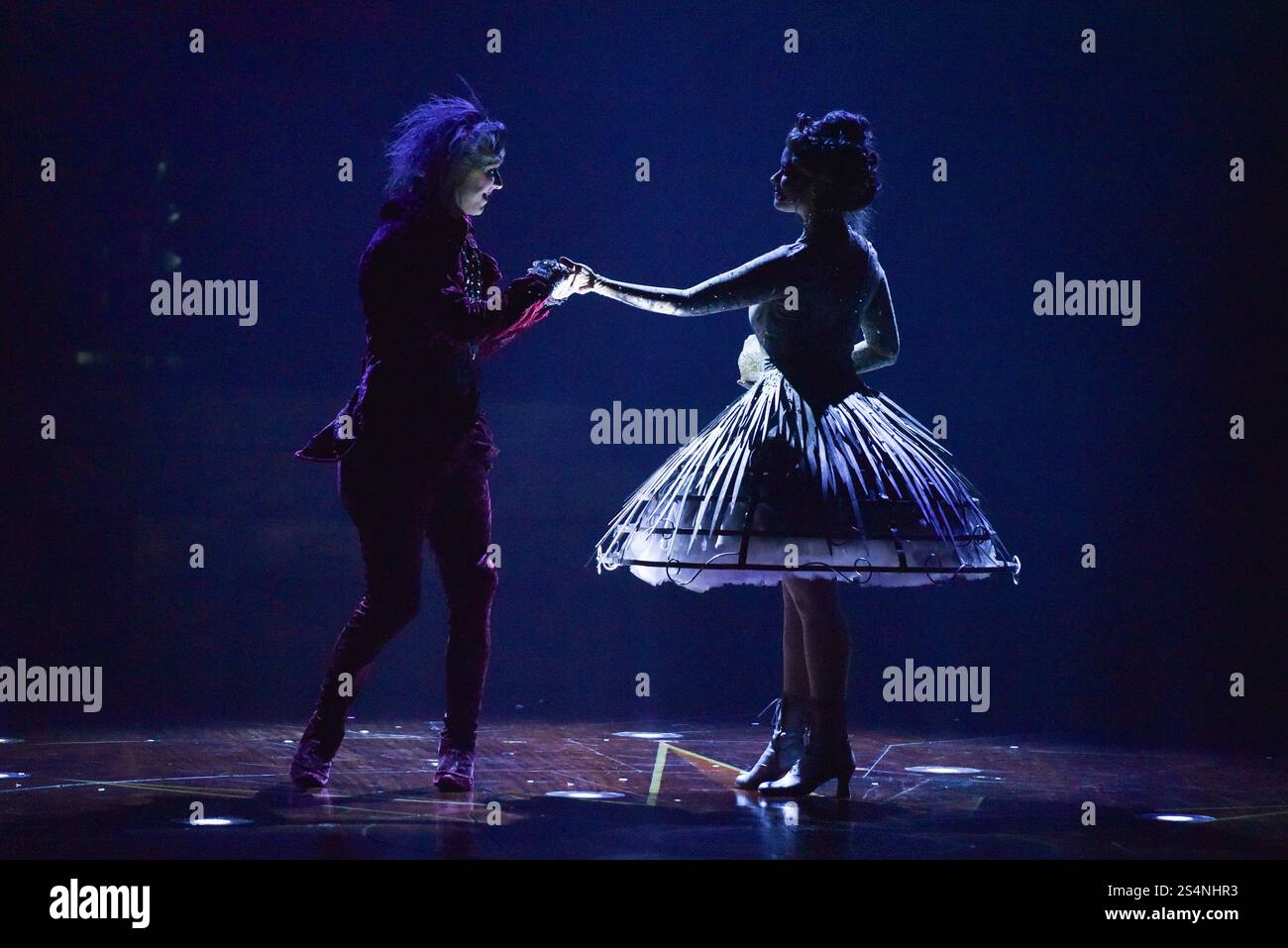 USAGE ÉDITORIAL EXCLUSIF - DES RESTRICTIONS S'APPLIQUENT aux artistes pendant la répétition générale de Alegría - In A New Light du Cirque du Soleil, au Royal Albert Hall de Londres, Angleterre, Royaume-Uni. Mercredi 10 janvier 2024 Banque D'Images