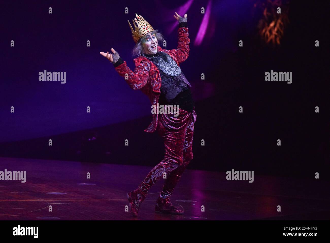 USAGE ÉDITORIAL EXCLUSIF - DES RESTRICTIONS S'APPLIQUENT aux artistes pendant la répétition générale de Alegría - In A New Light du Cirque du Soleil, au Royal Albert Hall de Londres, Angleterre, Royaume-Uni. Mercredi 10 janvier 2024 Banque D'Images