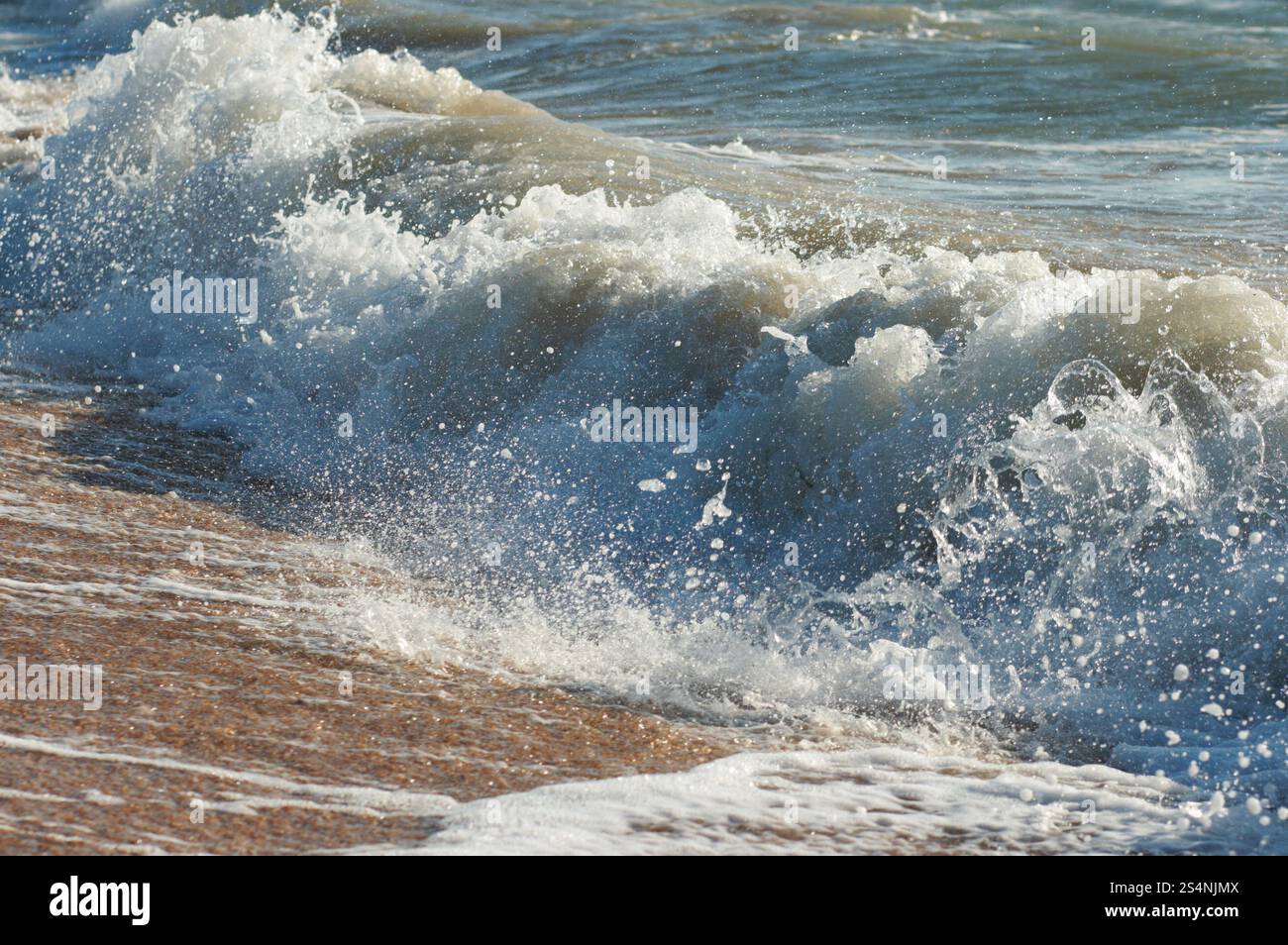 Grande vague de surf mer littoral sur pause Banque D'Images