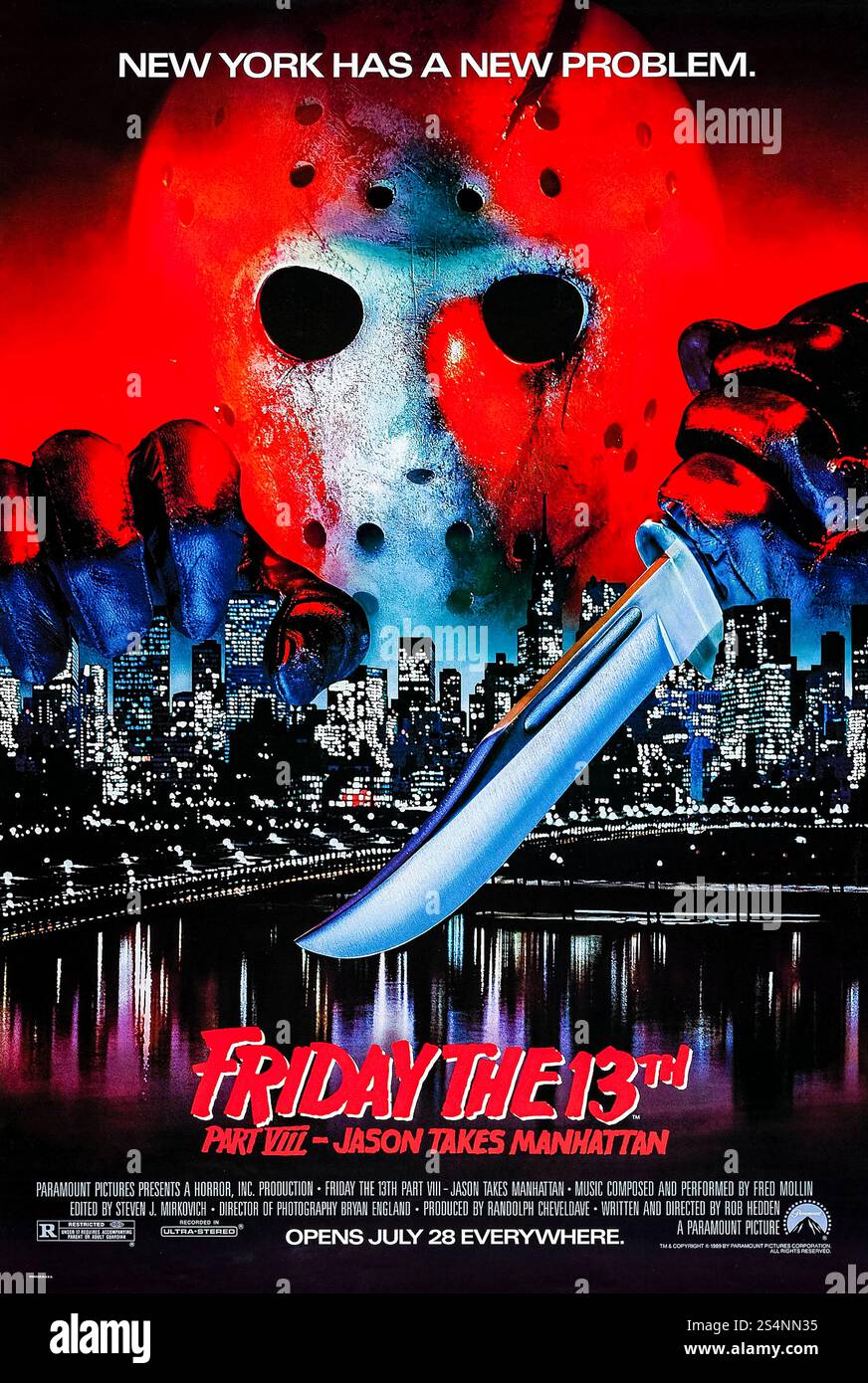 Friday the 13th part VIII : Jason Takes Manhattan (1989) réalisé par Rob Hedden et mettant en vedette Jensen Daggett, Scott Reeves et Barbara Bingham. Le tueur masqué Jason Voorhees traque un groupe d'étudiants lors d'une croisière de remise des diplômes à New York. Photographie d'une affiche américaine originale de 1989 À USAGE ÉDITORIAL EXCLUSIF. Crédit : BFA / Paramount Pictures Banque D'Images