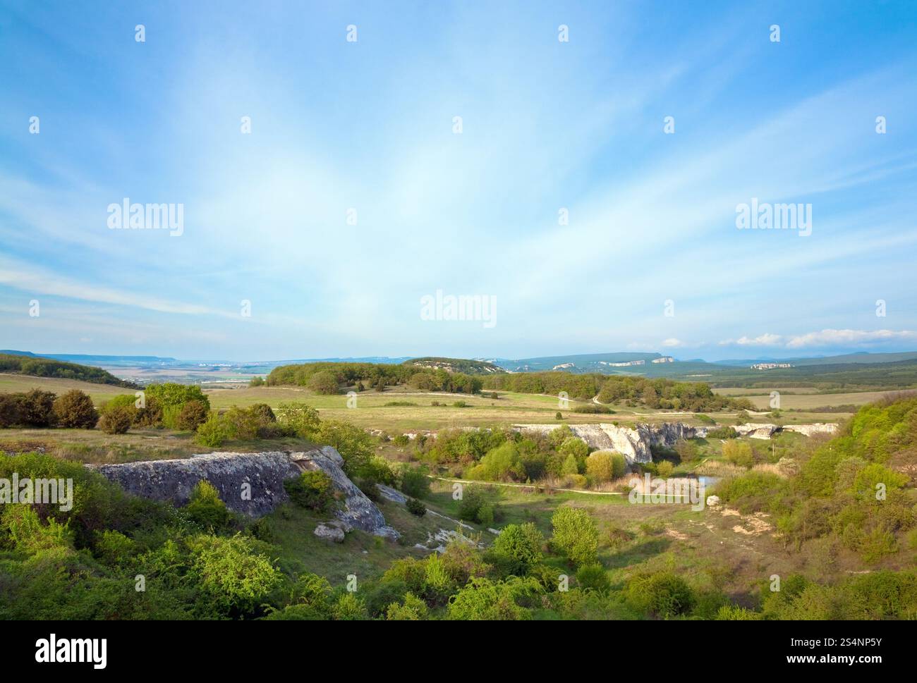 Pays de montagne printemps paysage (Crimée, Ukraine) Banque D'Images