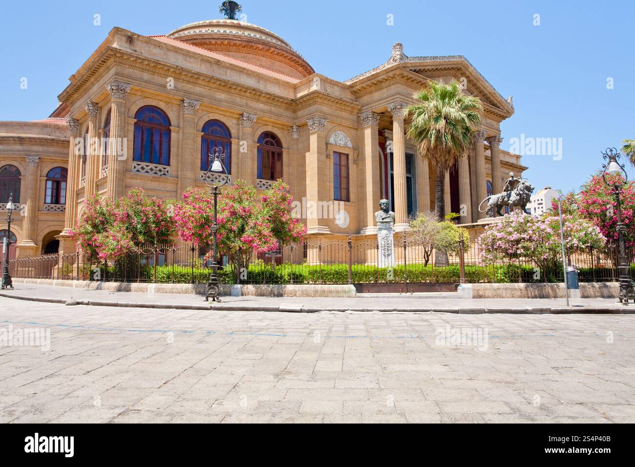 Teatro Massimo - célèbre Opera House sur la Piazza Verdi à Palerme, Sicile Banque D'Images