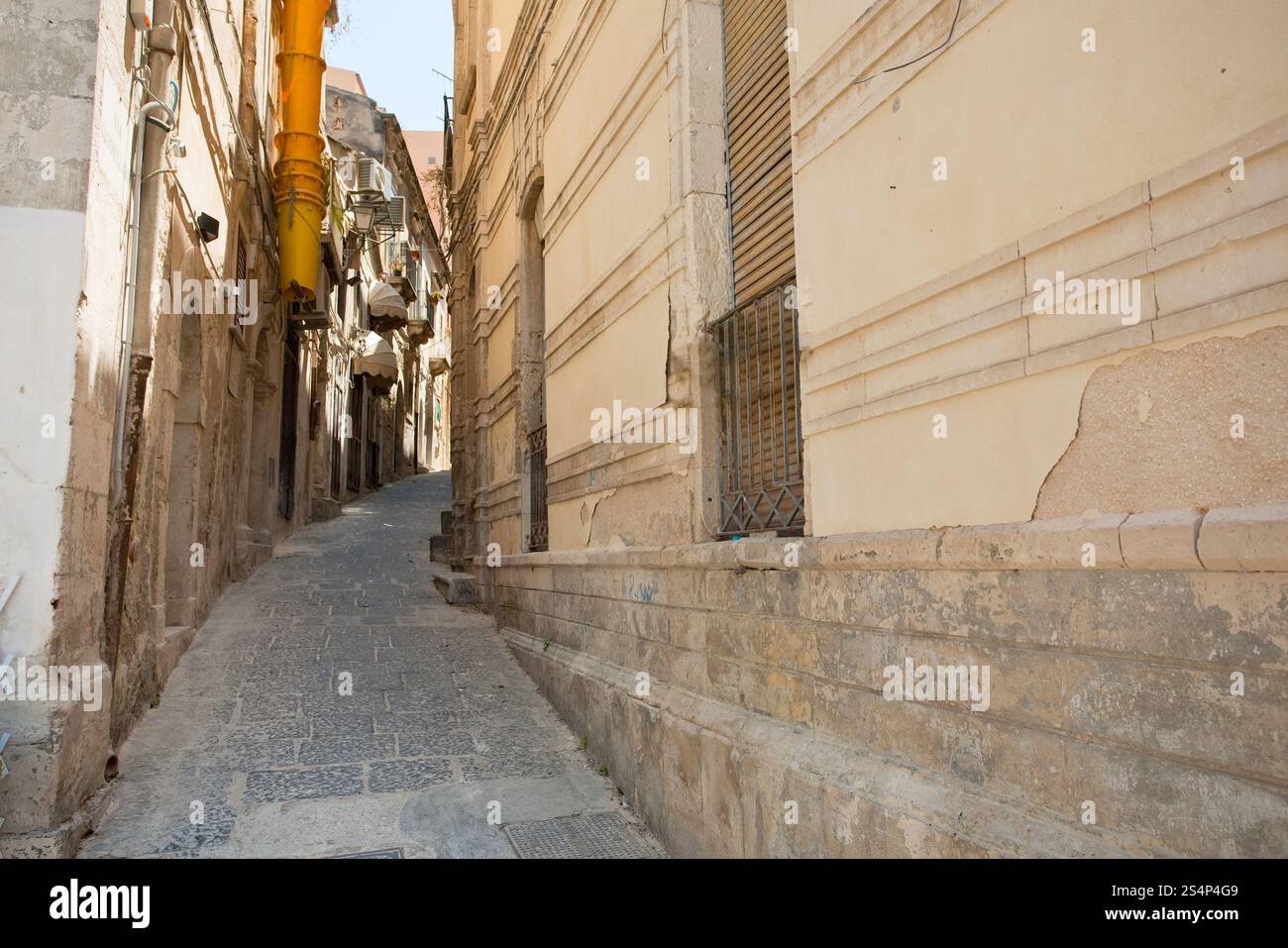 Rue étroite à Syracuse, Italie Banque D'Images