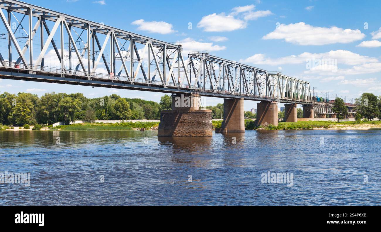 Pont de chemin de fer sur le Dniepr à Kiev, Ukraine Banque D'Images