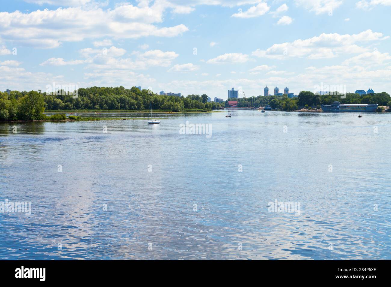 Vue sur le fleuve Dniepr à Kiev, Ukraine Banque D'Images