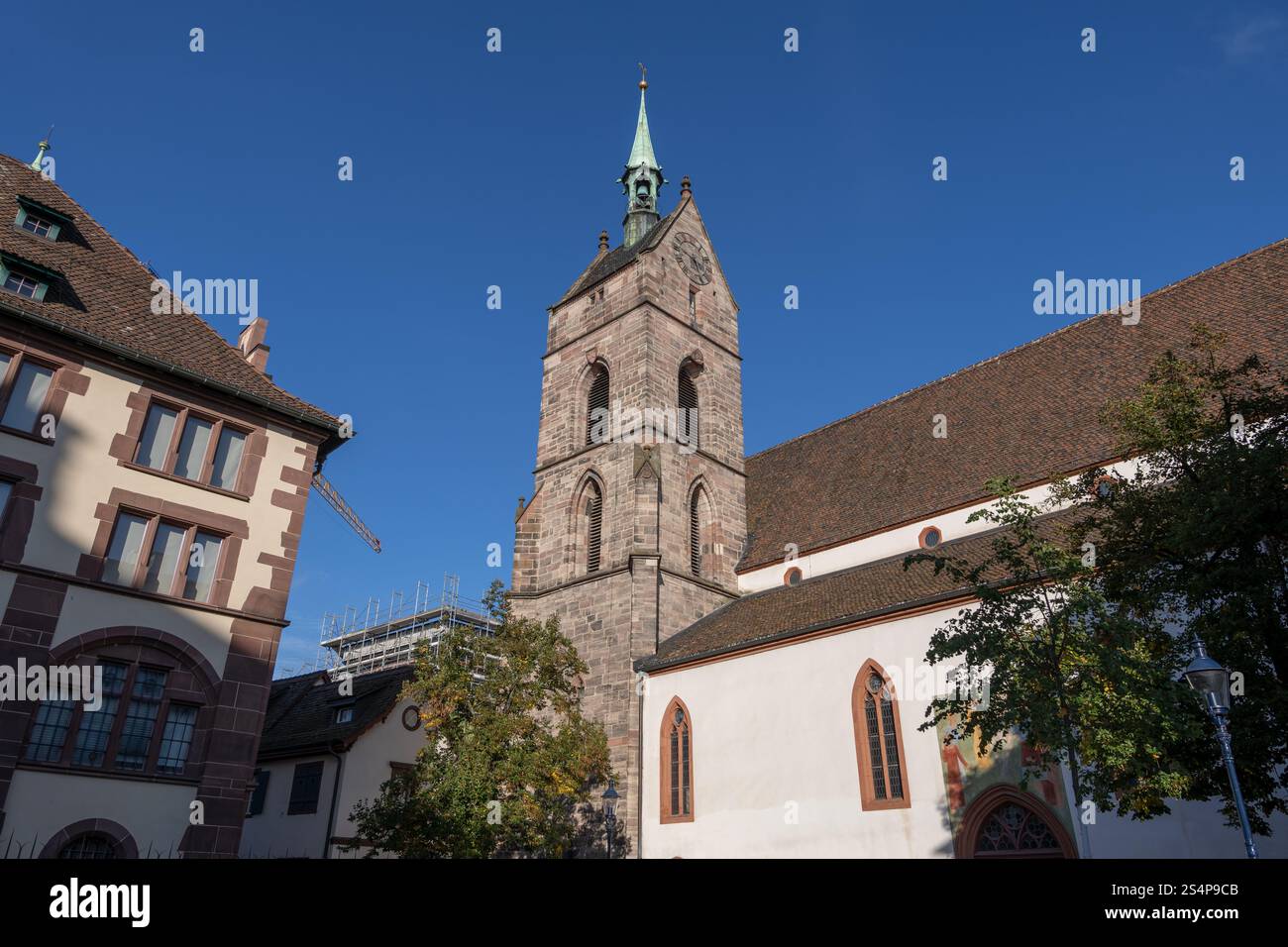 La Martinskirche - Église Martin dans la ville de Bâle, Suisse. Banque D'Images