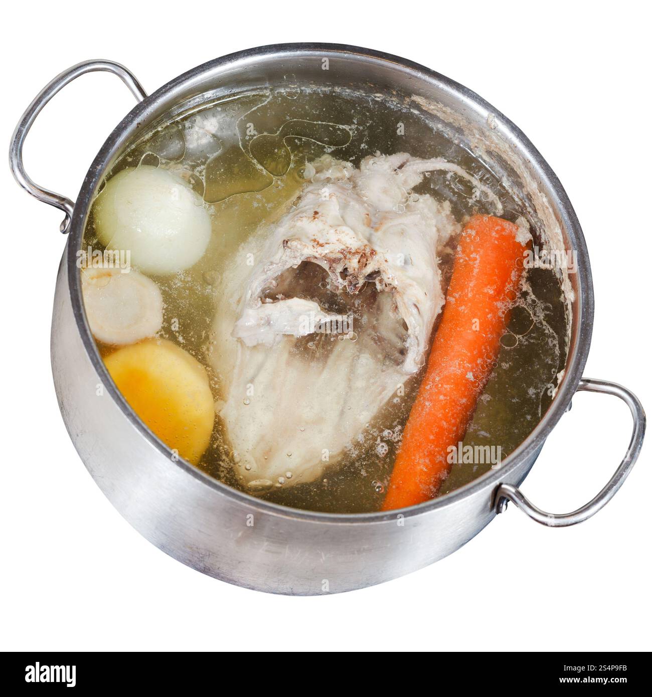 De l'ébullition le bouillon de poulet avec légumes assaisonnement dans carter acier isolé sur fond blanc Banque D'Images