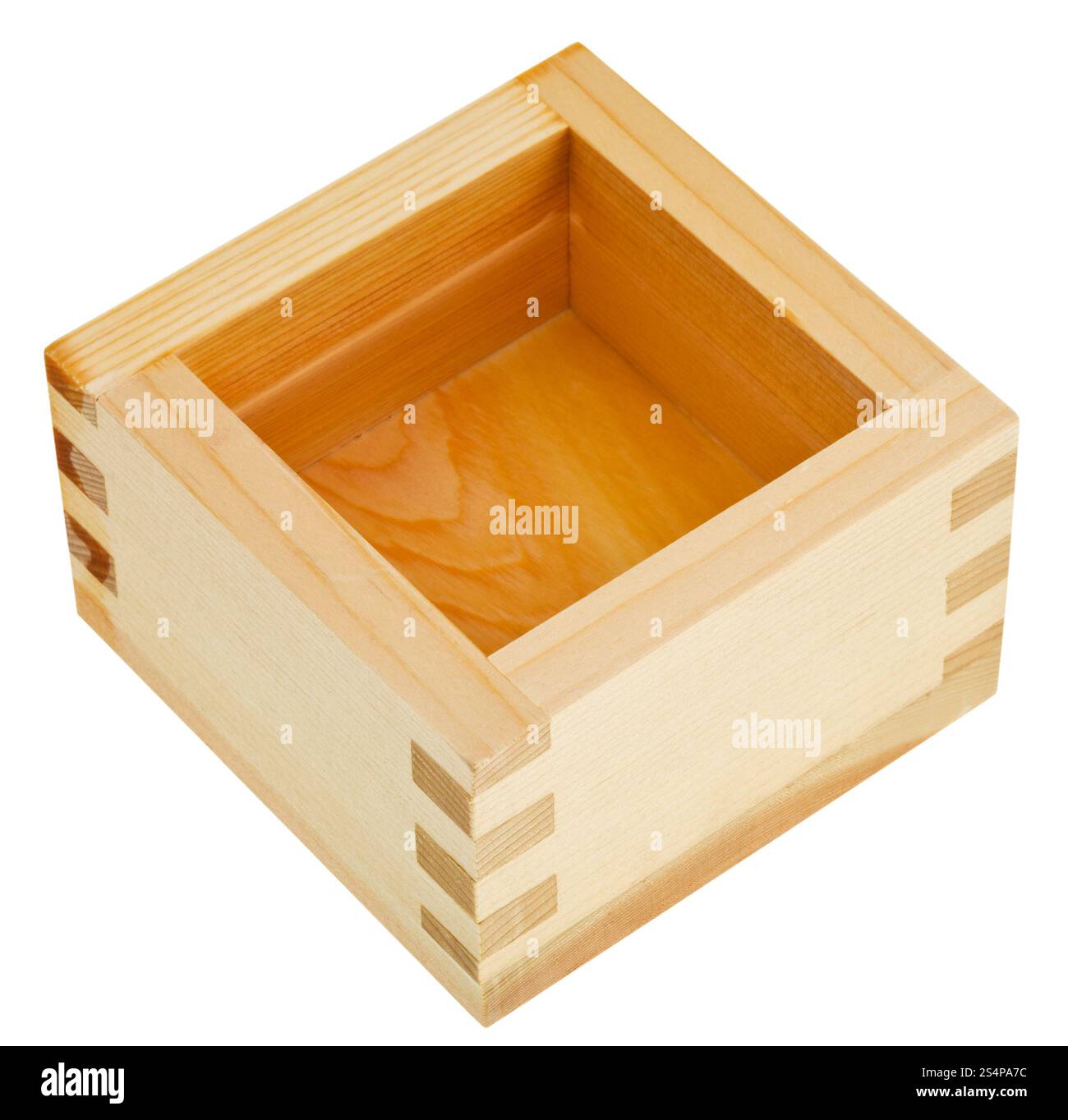Boîte en bois japonais avec masu bien isolé sur fond blanc Banque D'Images