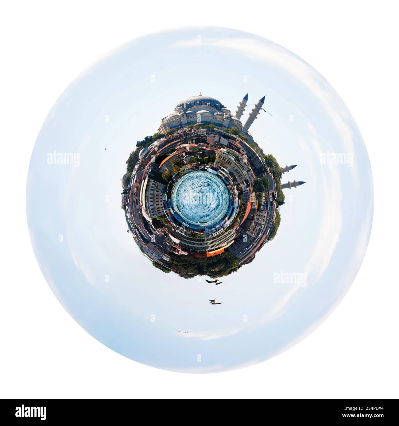 Petite Planète - skyline sphérique urbaine avec front de mer de Golden Horn à Istanbul, Turquie isolé sur fond blanc Banque D'Images