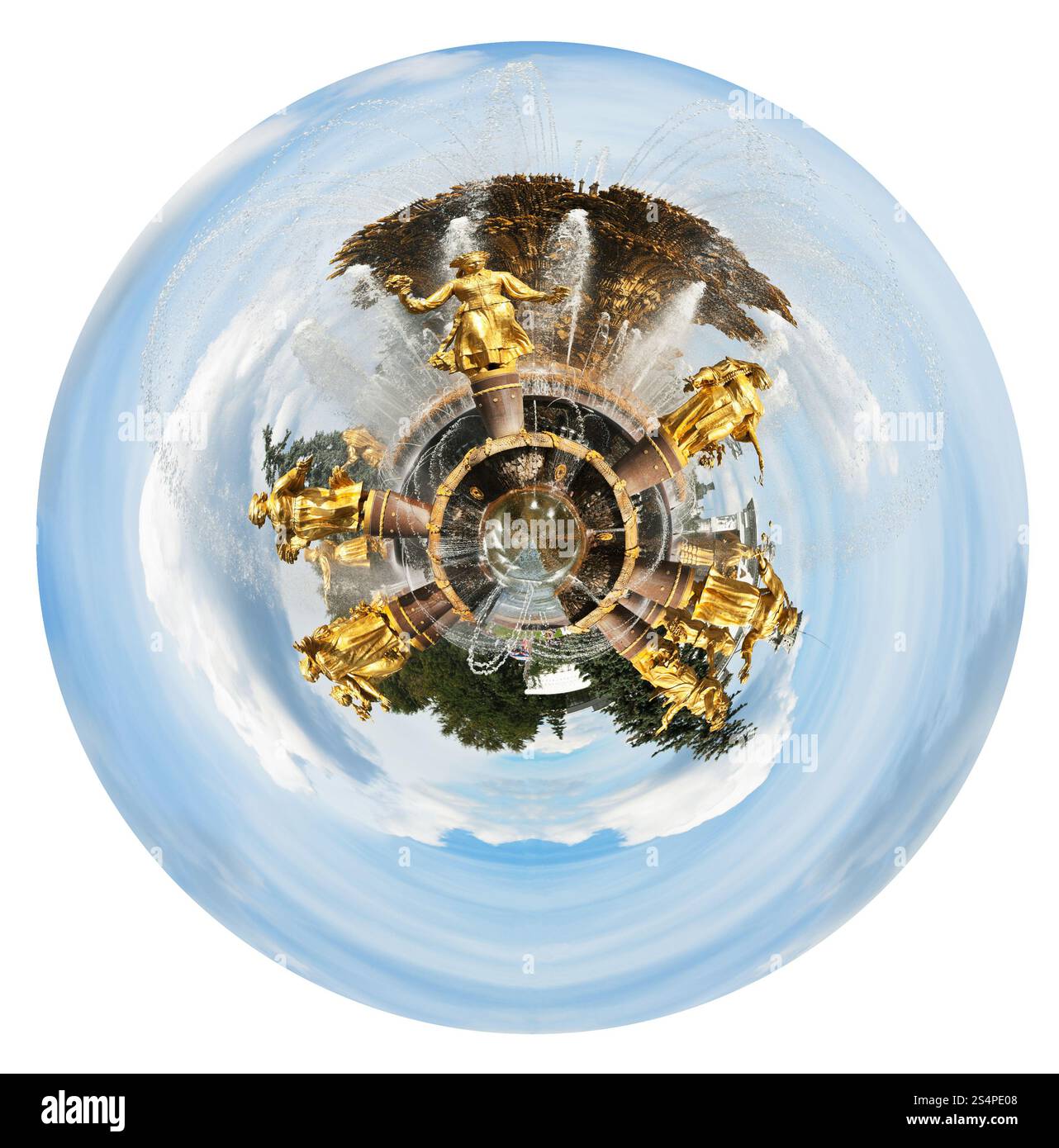 Petite Planète - vue sphérique de la fontaine de l'Amitié des Nations Unies à tous les-Russie Exposition Center de Moscou isolé sur fond blanc Banque D'Images