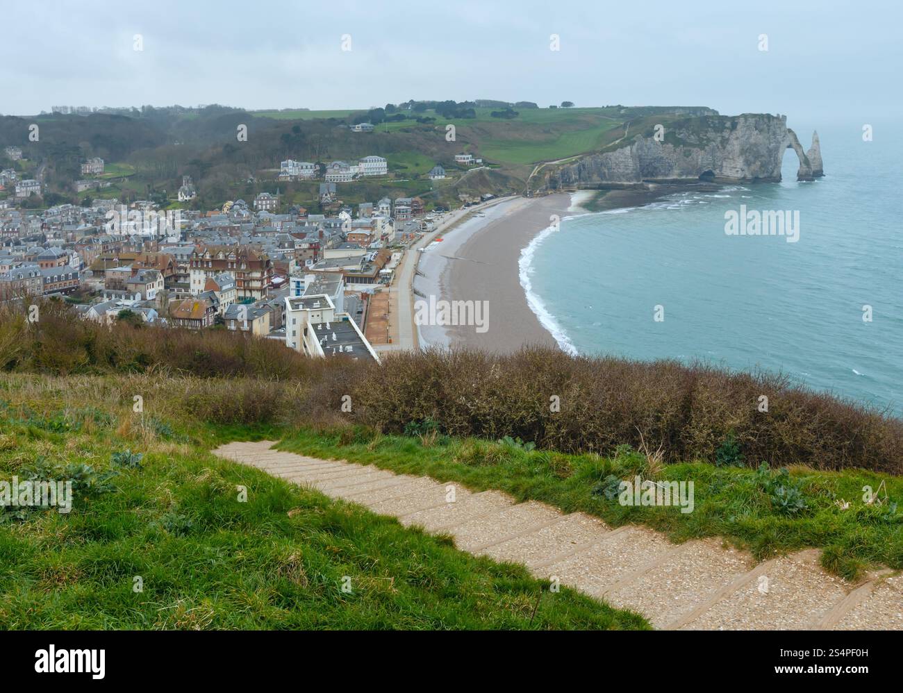 Au printemps, la Côte d'Etretat France. Vue d'en haut. Banque D'Images