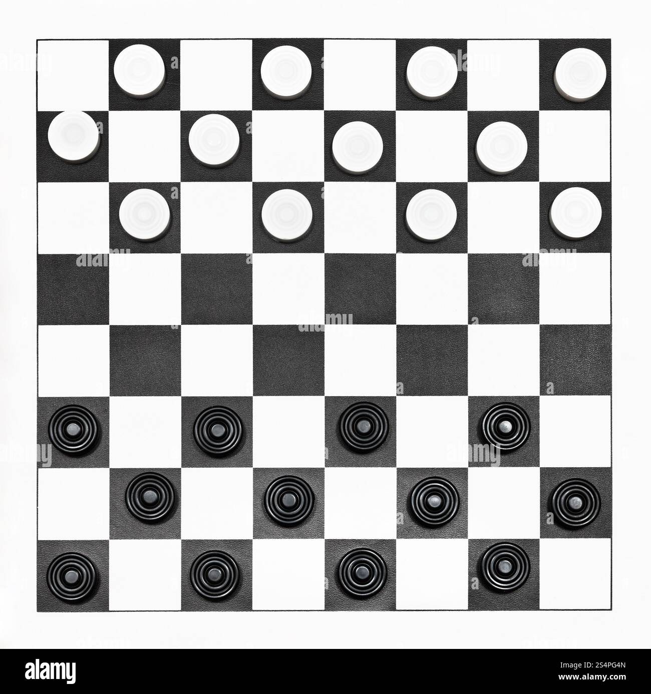 Vue de dessus de la position de départ sur 8x8 cuir checkers board Banque D'Images