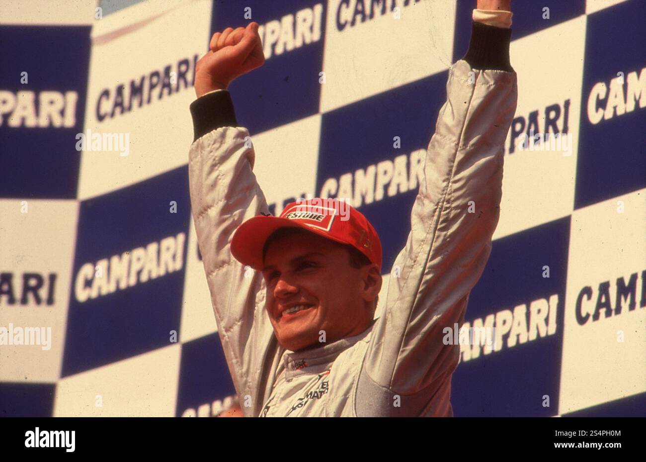 Le pilote britannique de F1 David Coulthard remporte le Grand Prix de formule 1 de Saint-Marin en 1998 Banque D'Images
