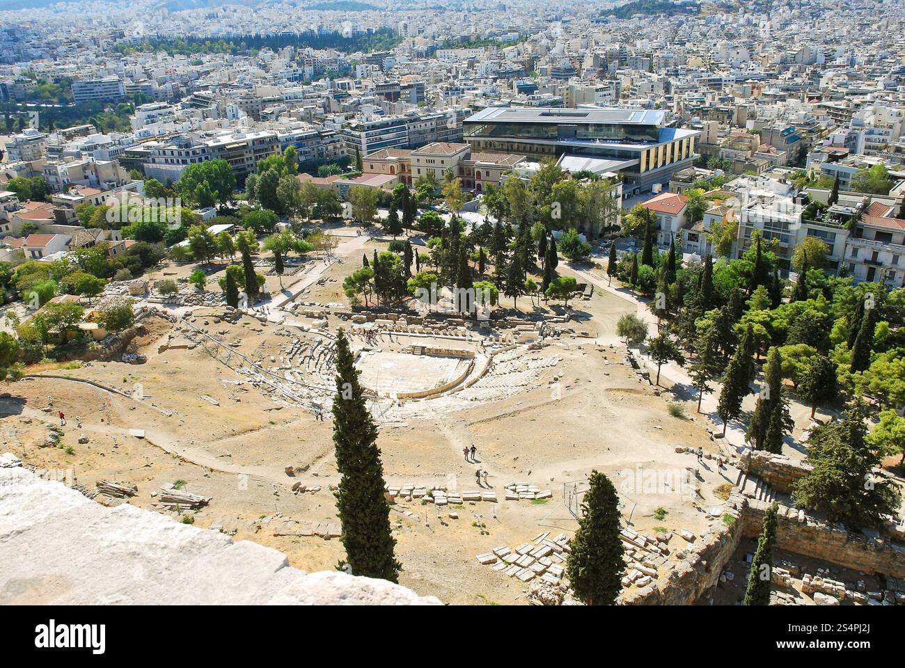 Vue de la ville et le théâtre de Dionysos sur l'Acropole, Athènes Banque D'Images