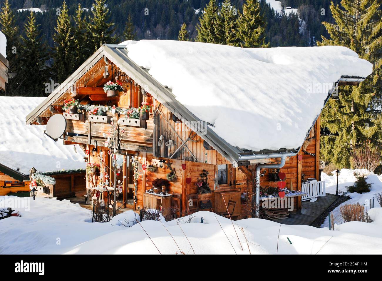 Quartier résidentiel de ski de montagne station village Les Gets dans la région des Portes du Soleil, France Banque D'Images