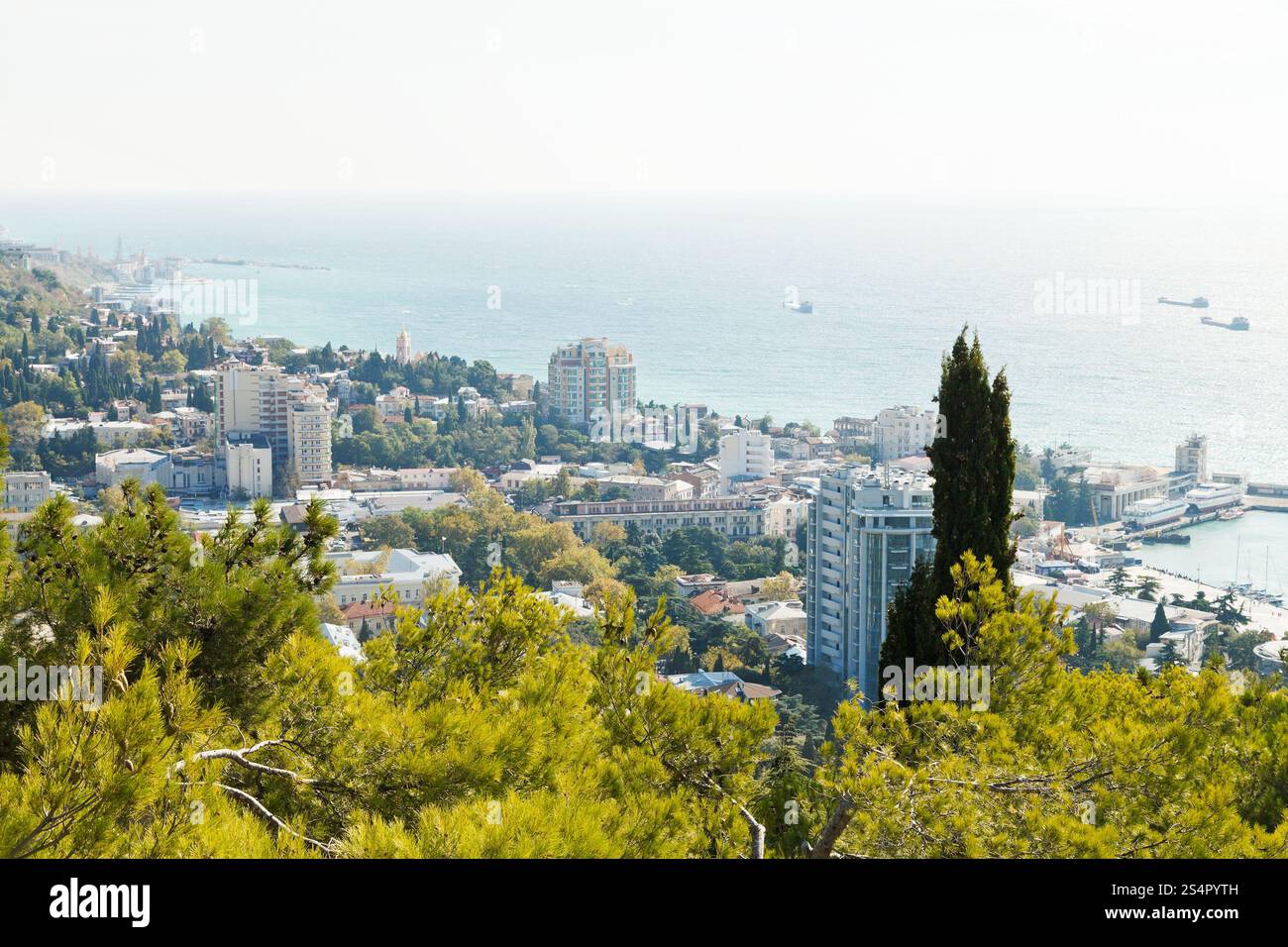 Vue de la ville de Yalta et mer Noire de Crimée, Hill Hotel l'Hermine Banque D'Images