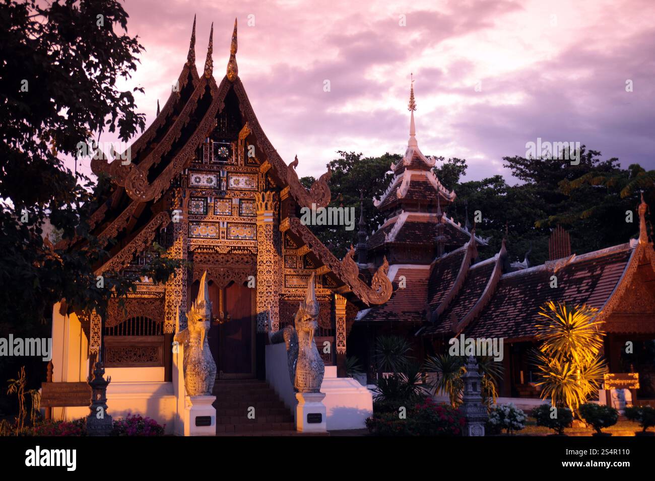 Le Tempel de Wat Chedi Luang dans la ville de chiang mai dans le nord de la Thaïlande dans le sud-astasie. &#XA;&#XA;&#XA; Banque D'Images