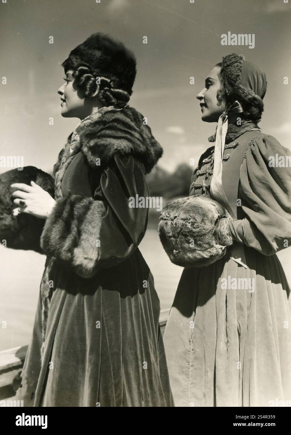 Les actrices allemandes Ursula Grabley et Lidija Daurdina dans le film Ride to Freedom, Allemagne 1937 Banque D'Images