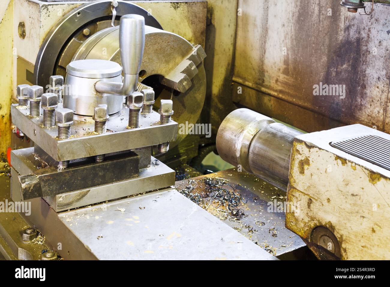 Broche principale metal machine de tour en atelier tournant Banque D'Images