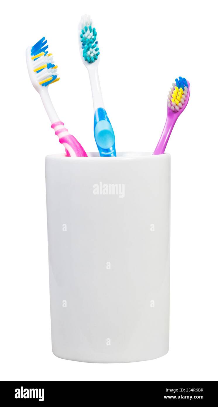 L'un des enfants et adultes deux brosses à dents en verre céramique - famille ensemble de brosses à dents isolé sur fond blanc Banque D'Images