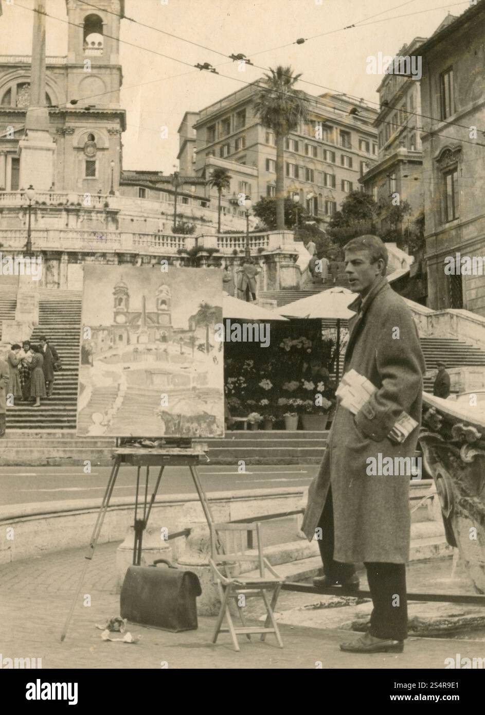 Jeune peintre sur les marches espagnoles, Rome, Italie des années 1950 Banque D'Images