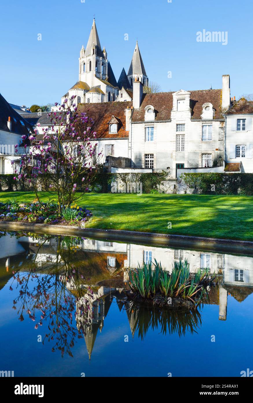 Le printemps joli parc public de la ville de Loches (France) Banque D'Images