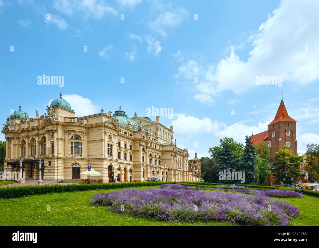 Théâtre Juliusz Slowacki à Cracovie, Pologne. Vue estivale. Construit en 1893. Conçu par Jan Zawiejski. Banque D'Images
