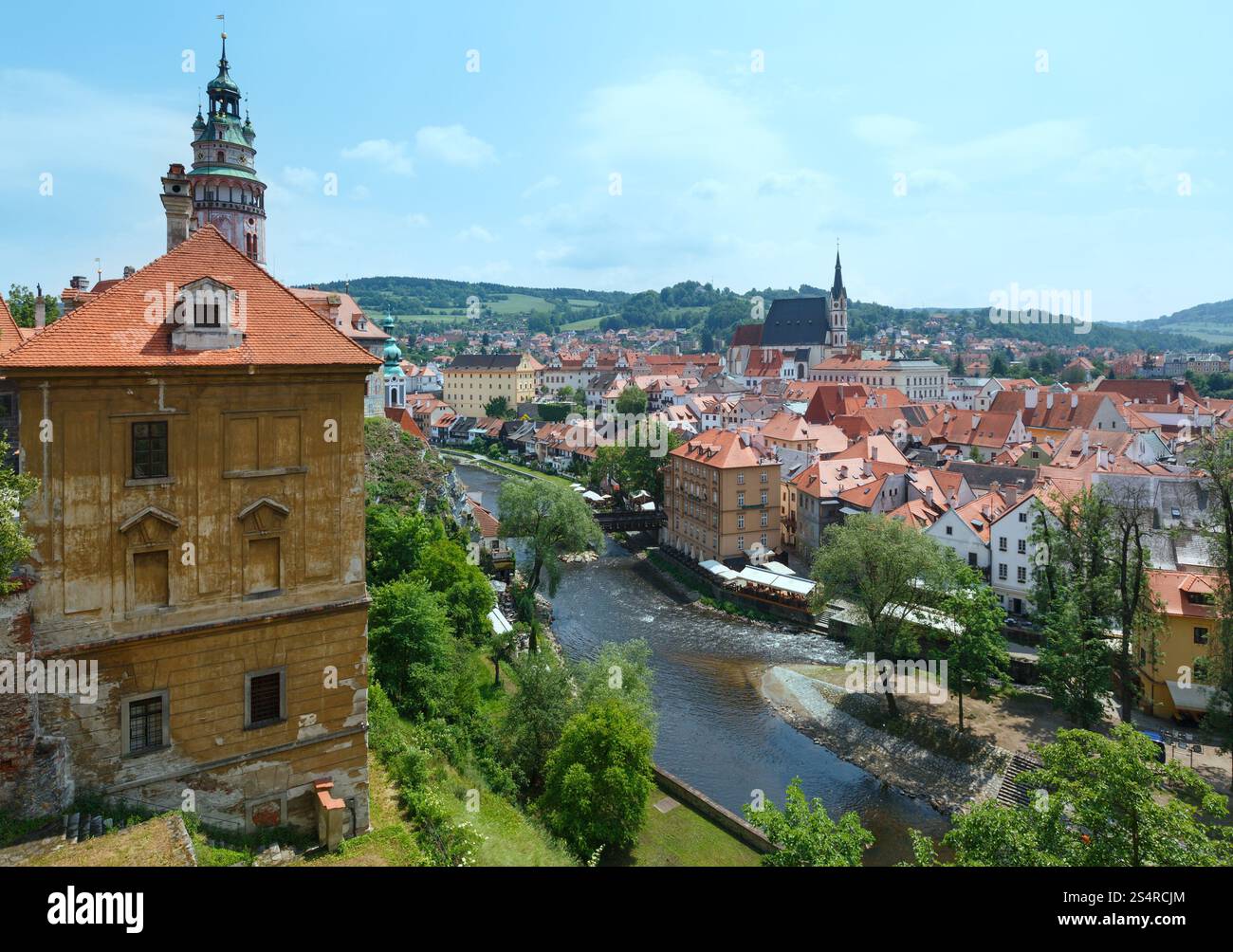 La ville de Cesky Krumlov vue du printemps (République tchèque). Banque D'Images