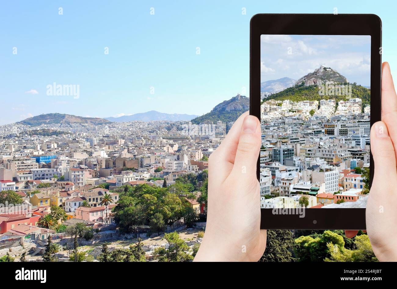 Travel Concept - Office de prendre photo de paysage urbain d'Athènes sur mobile gadget, Grèce Banque D'Images