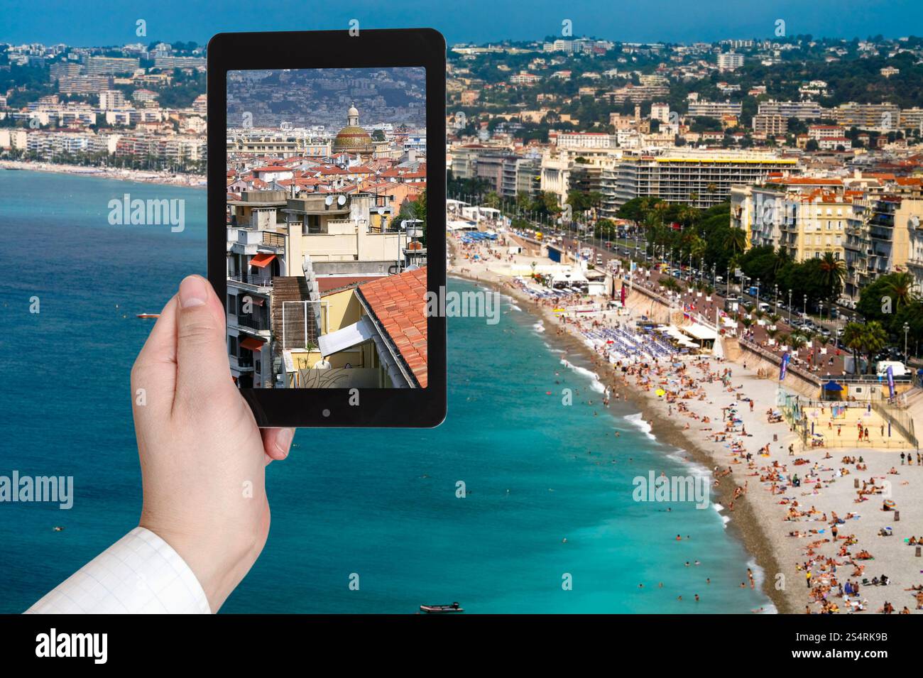 Travel Concept - taking photo touristique de Nice Côte d'azur sur la ville, en France, le gadget mobile Banque D'Images