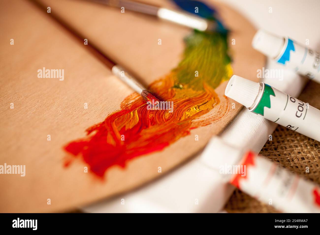 Photo gros plan de l'artiste professionnel outils sur le tableau Banque D'Images