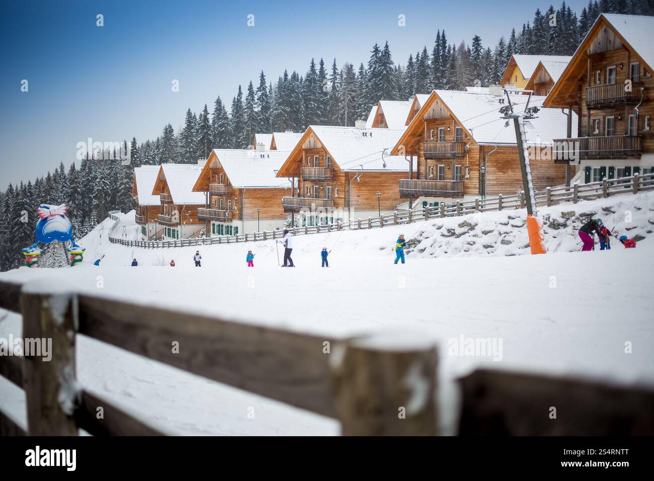 Paysage de la pente de ski sur resort à alpes autrichiennes Banque D'Images