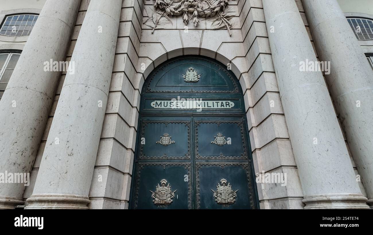 L'extérieur du Musée militaire de Lisbonne, présentant son architecture historique Banque D'Images