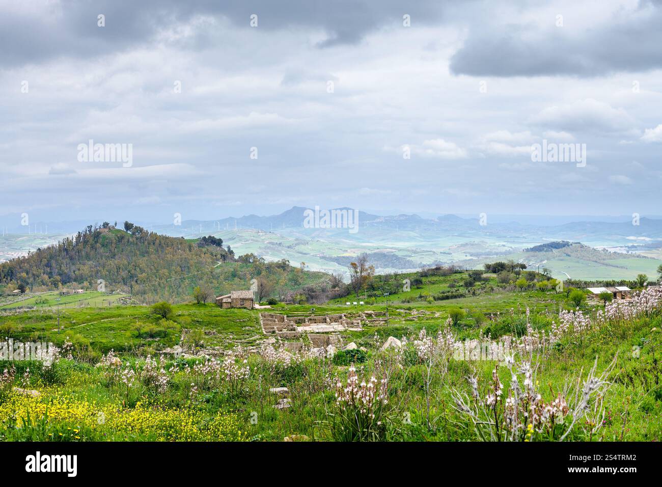 Paysage avec de Morgantina site archéologique en Sicile au printemps, Italie Banque D'Images