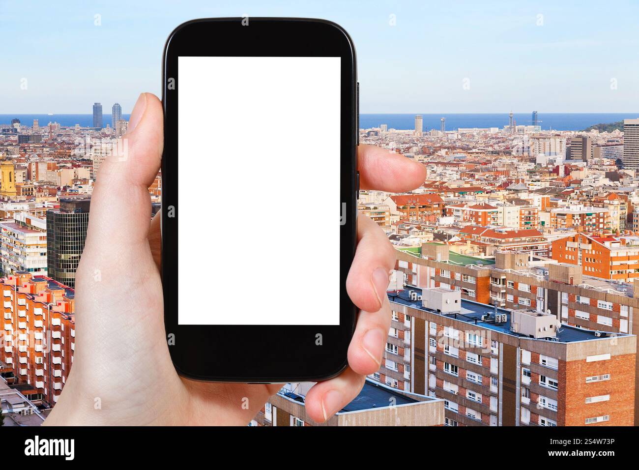 Concept de voyage - photo touristique au-dessus de la vue du quartier vivant à Barcelone, Espagne dans la soirée sur smartphone avec écran découpé avec place vide Banque D'Images