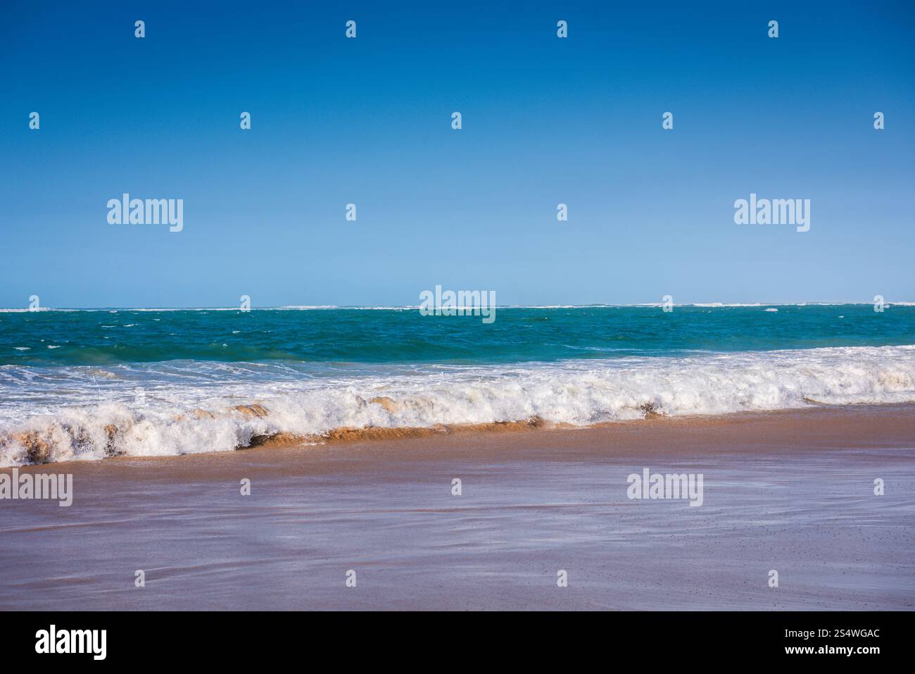 Isla Verde Beach a trois plages principales : Pine Grove ; Alambique, une bande de sable plus détendue ; et le Balneario de Carolina. Banque D'Images