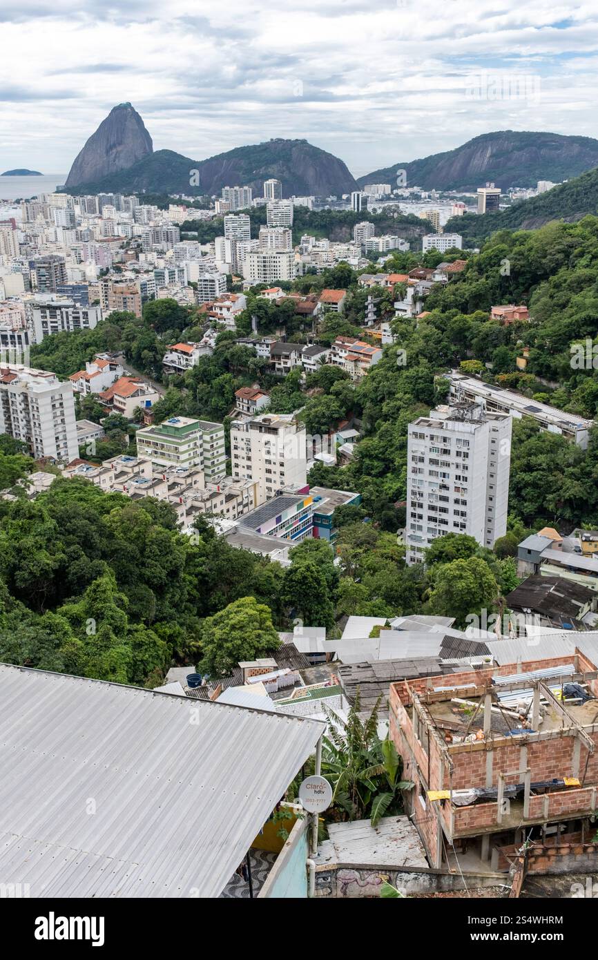 Vue de Rio de Janeiro depuis Favela Pereira da Silva, Brésil. Banque D'Images