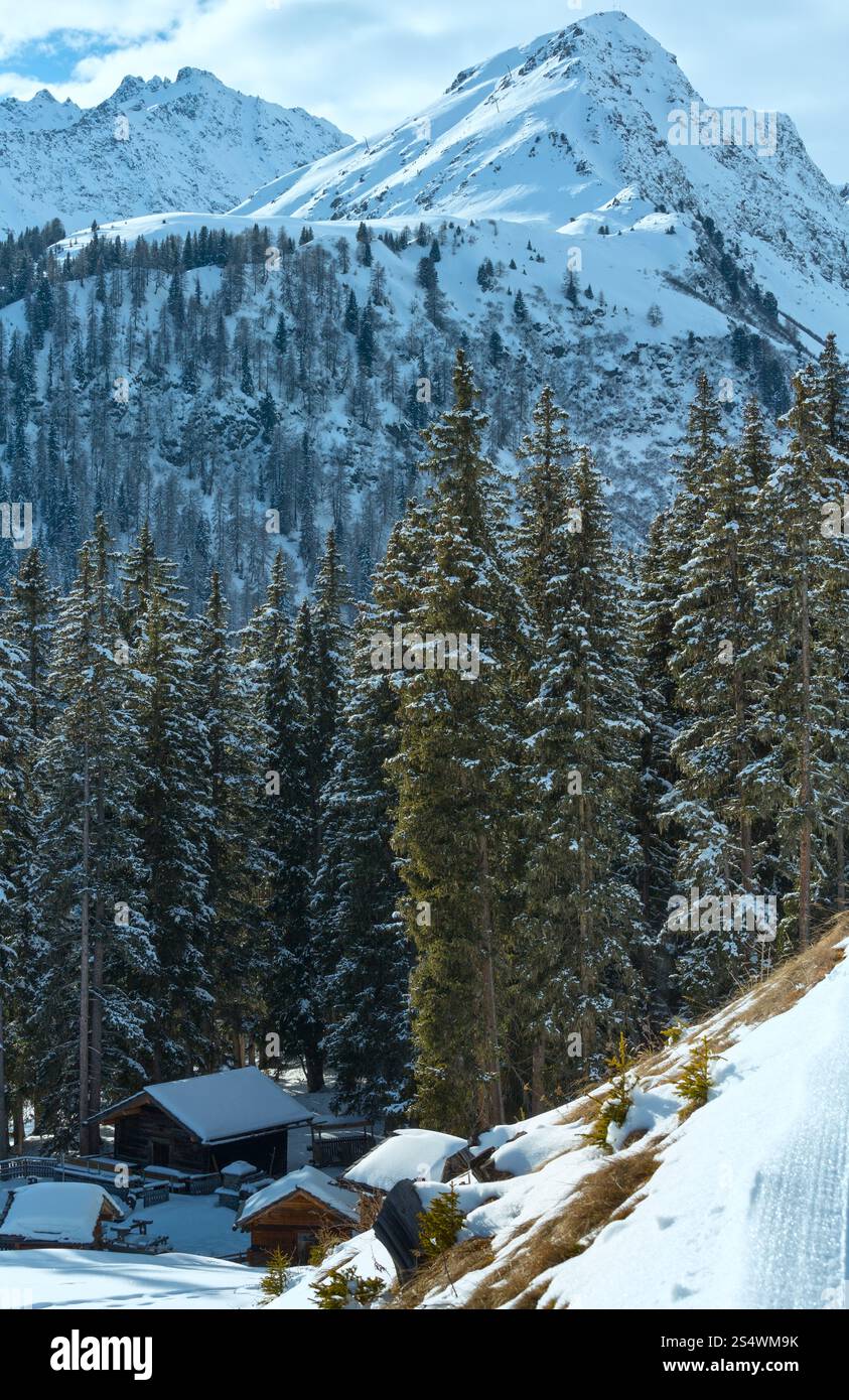 Paysage de montagne d'hiver. Région de ski Kappl dans les montagnes du Tyrol, Autriche. Banque D'Images