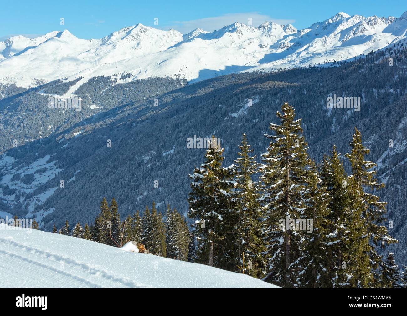 Paysage de montagne d'hiver. Région de ski Kappl dans les montagnes du Tyrol, Autriche. Banque D'Images