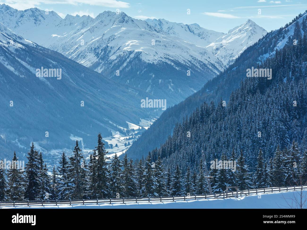 Paysage de montagne d'hiver. Région de ski Kappl dans les montagnes du Tyrol, Autriche. Banque D'Images